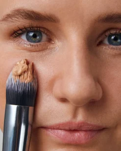 02 Skin Coverage Brush