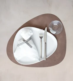 Curve Nupo Dækkeserviet, Brun, 37x44 cm