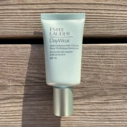 DayWear Sheer Tint SPF 15 Moisturizer Creme, 30 ml