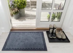 Dot Skobakke, Black, 38x48 cm