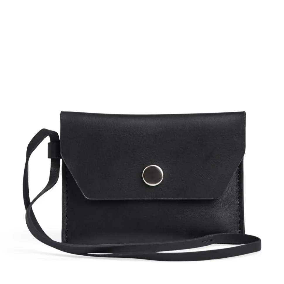 Everly Charm, Black