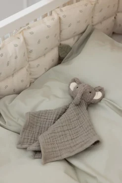 Finley Nusseklud, Grå