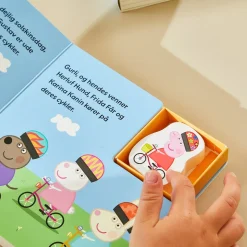 Gurli Gris På Cykeltur - Bog Med Træfigurer