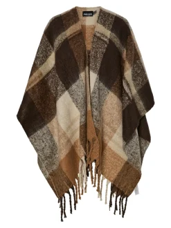 Janica Poncho, Hot Fudge