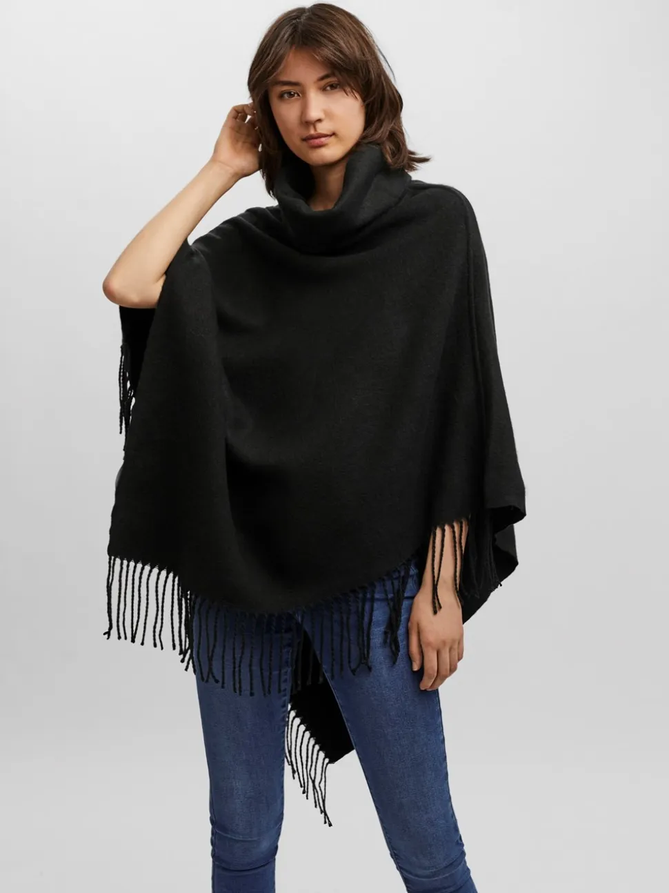 Kleo Poncho, Black