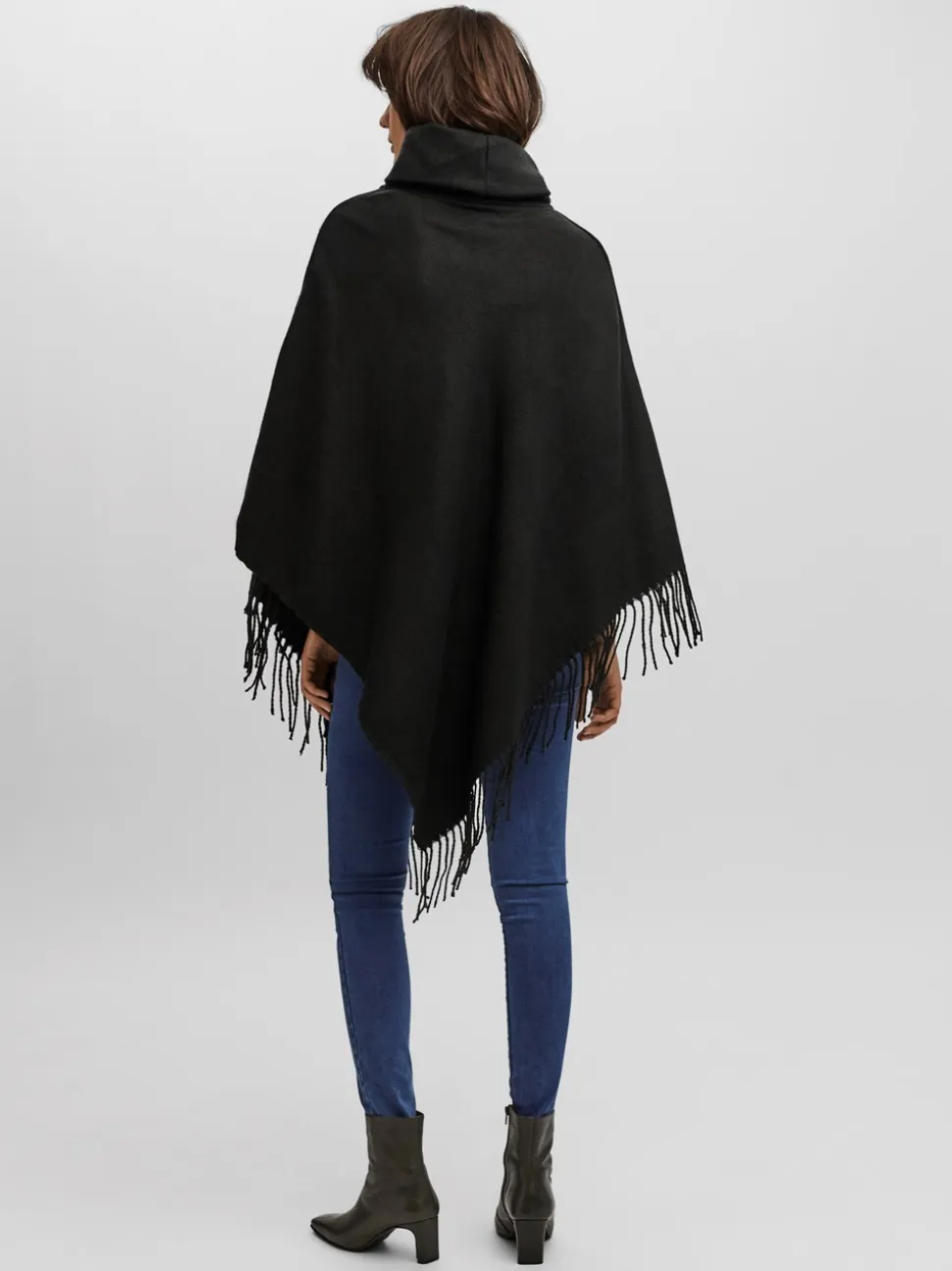 Kleo Poncho, Black