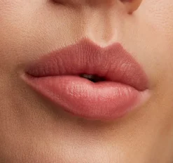 Lustreglass Lipstick, $Ellout