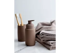 Mono Tandbørsteholder, Natur