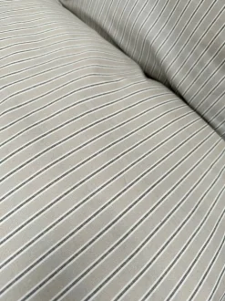 Multi Stripe Sengelinned, Mud, 140x220 cm