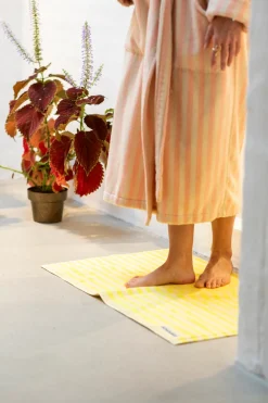 Naram Bademåtte, Pristine & Neon Yellow, 50x80 cm