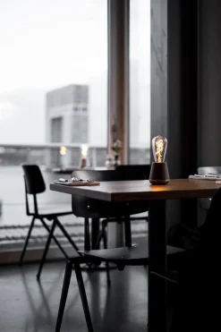 One Bordlampe, Walnut