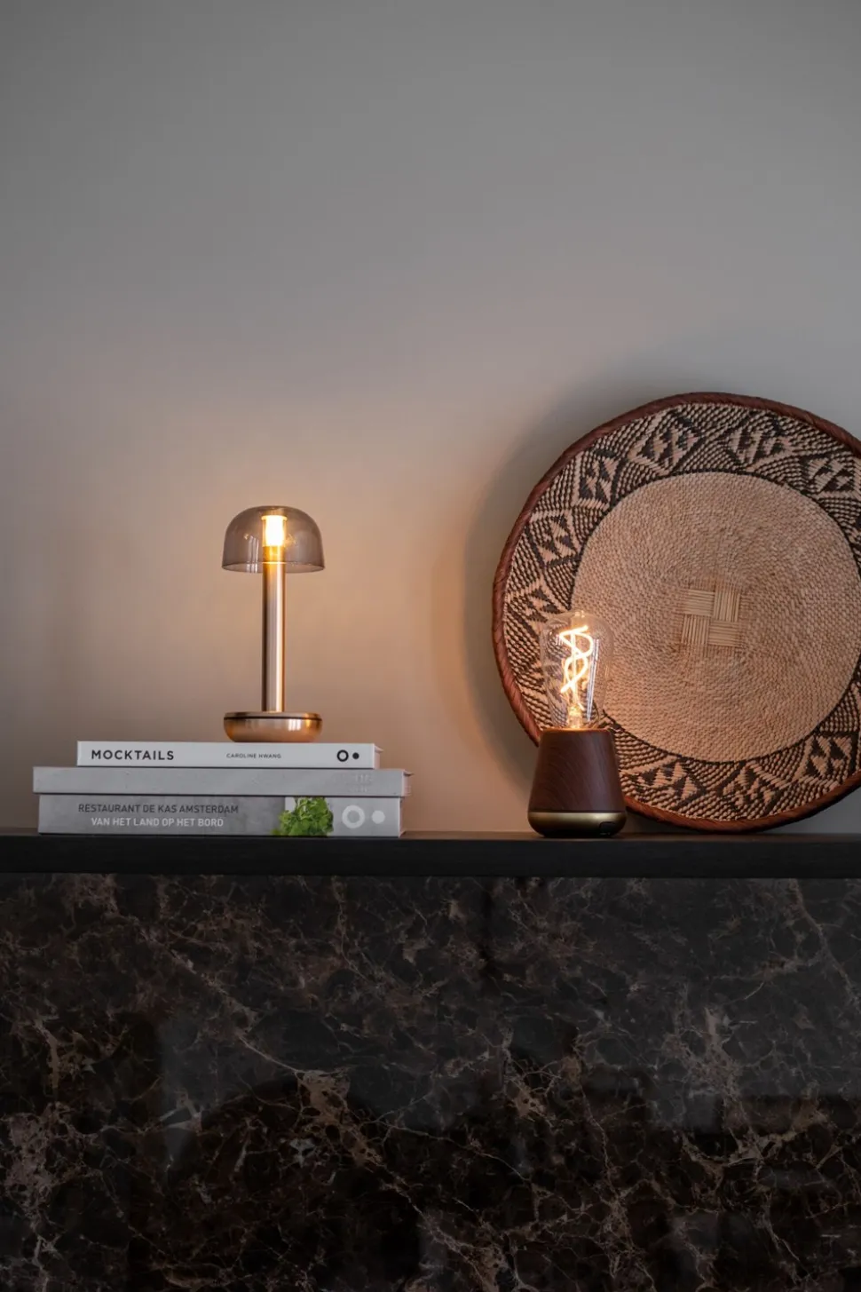 One Bordlampe, Walnut