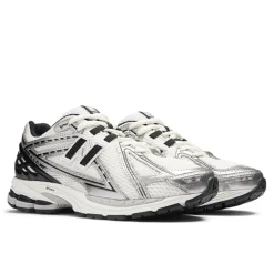 1906R Sneakers, Silver Metallic/Black, 44