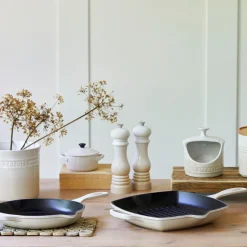 Signature Støbejerns Kvadratisk Grillpande, Meringue, 26x26 cm