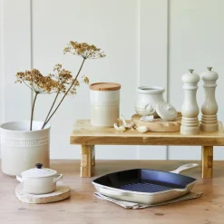 Signature Støbejerns Kvadratisk Grillpande, Meringue, 26x26 cm