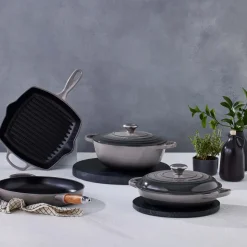 Signature Støbejerns Stegepande Med Træhåndtag, Flint, Ø28 cm