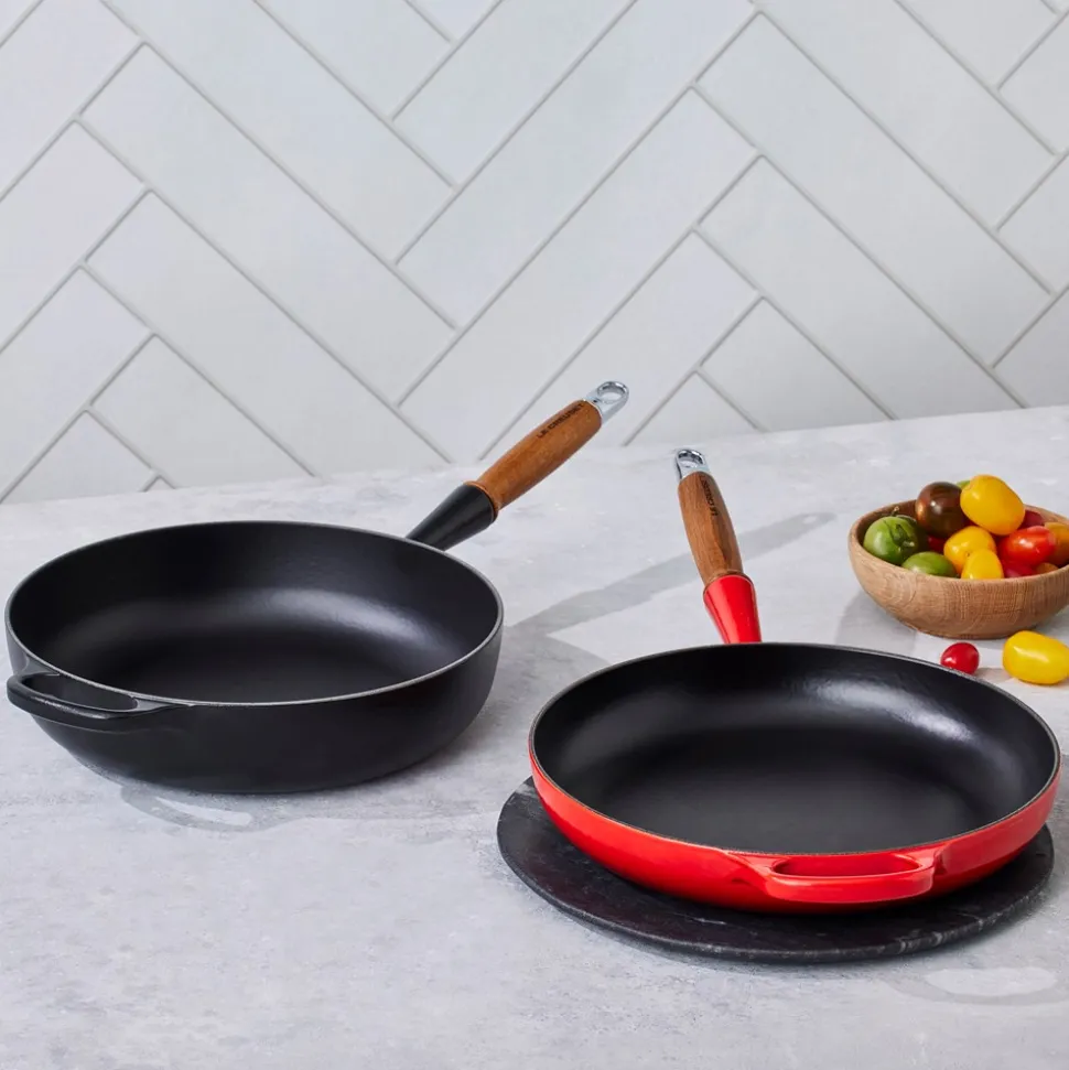 Signature Støbejerns Stegepande Med Træhåndtag, Cerise, Ø28 cm