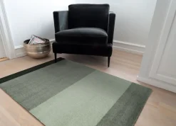 Stripe Horisontal Gulvtæppe, Grøn/Støvet/Mørk Grøn, 90x130 cm