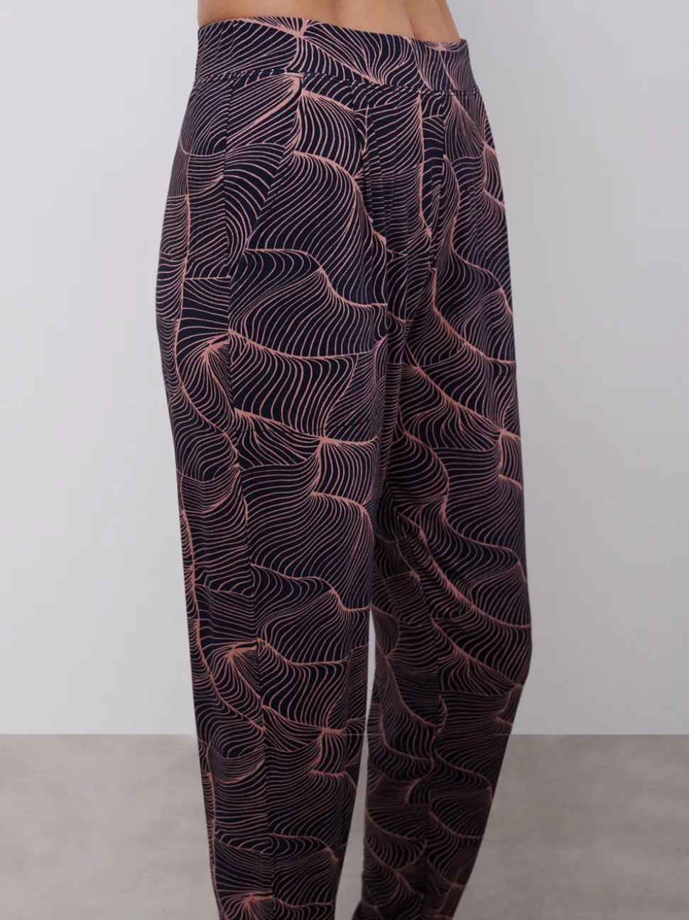 Yara Natbukser, Blush Waves, 40